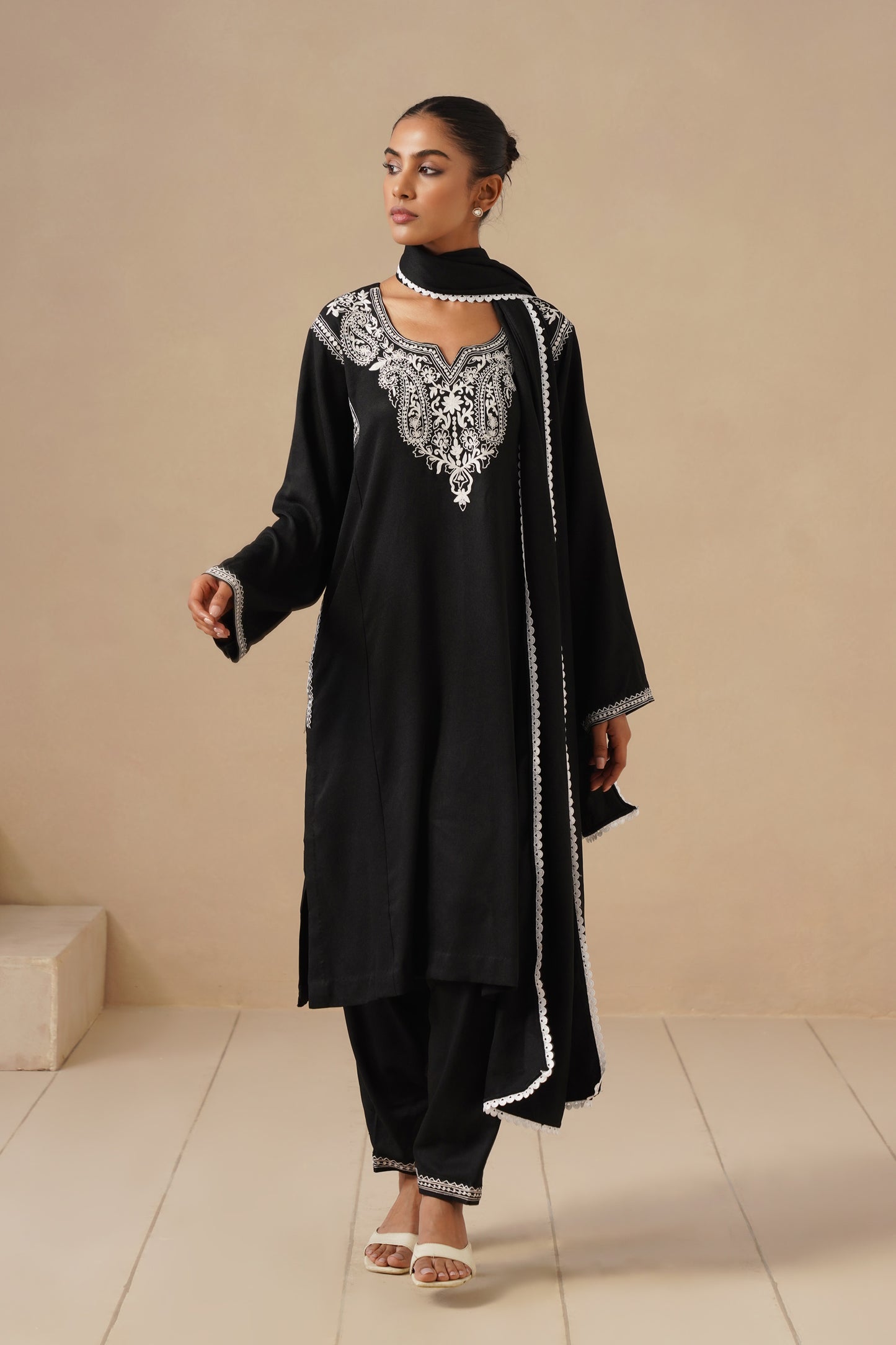 Linen with Embroidered with Pakistani Salwar